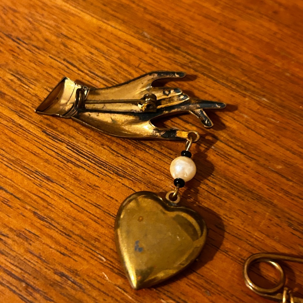 Vintage Brass Pins Brooches Sewing Sweetheart Locket - Picture 4 of 6